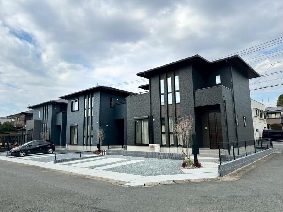 Property building, Day, Neighbourhood
