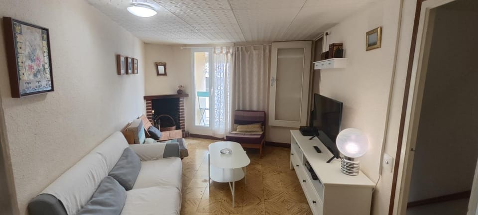 Cal Pataqué, house in Arnes House in Catalonia