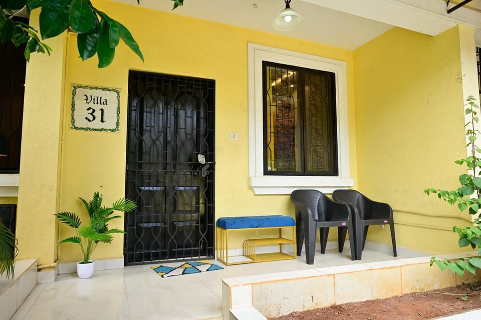 Facade/entrance, Day