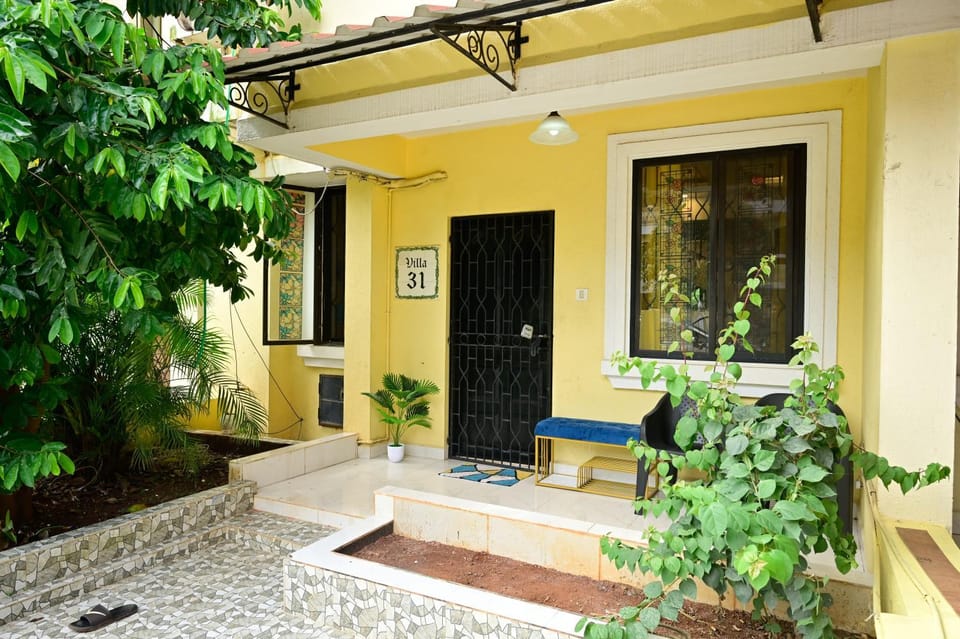 Patio, Facade/entrance, Day