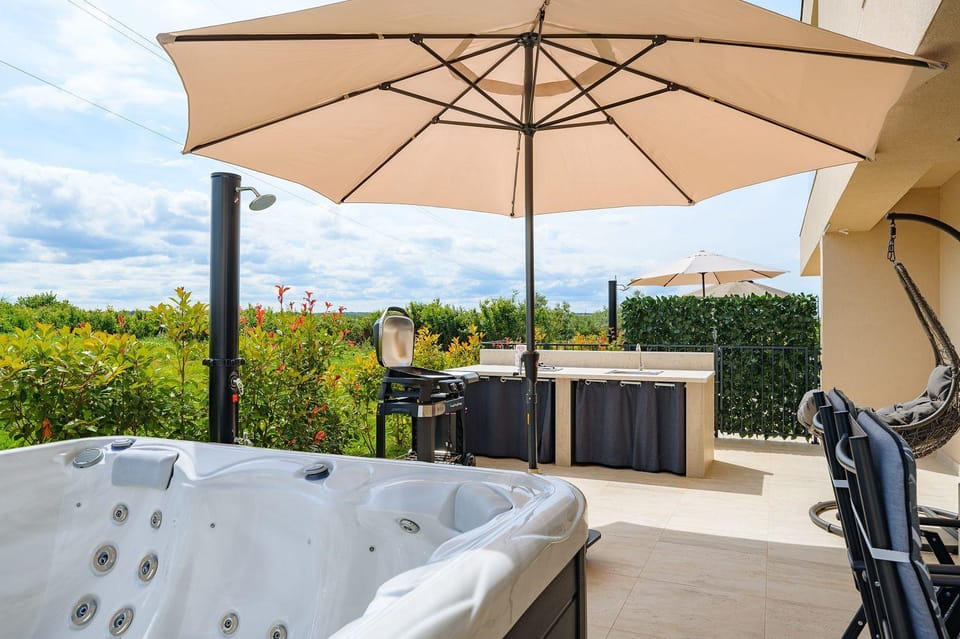 Mediterranes und modernes Apartment mit Jacuzzi, Waschmaschine, Grill Apartment in Istria County