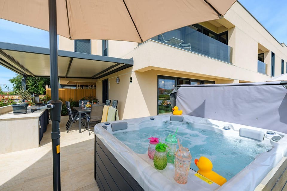 Atemberaubendes Apartment mit Whirlpool, Grillbereich, Smart TV Apartment in Istria County