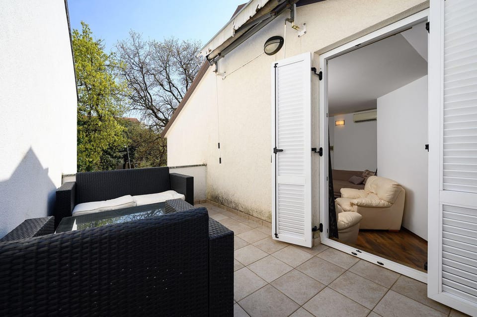 Hundefreundliches Apartment nur 300 Meter zum Strand mit Waschmaschine Apartment in Istria County