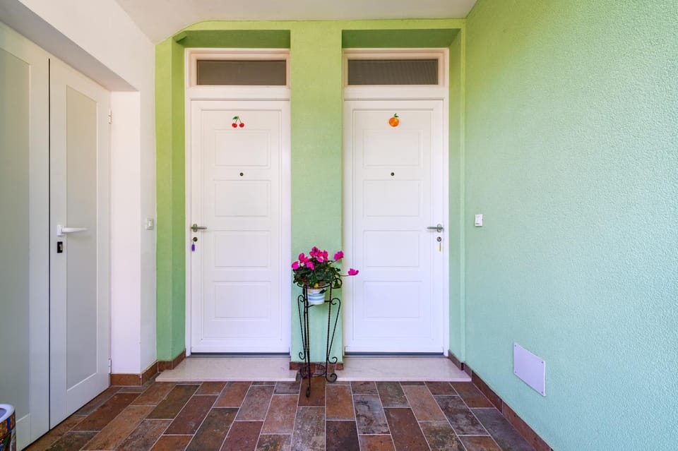 Malerisches Apartment nur 280 Meter zum Strand mit Grill, Klima, WiFi Apartment in Istria County
