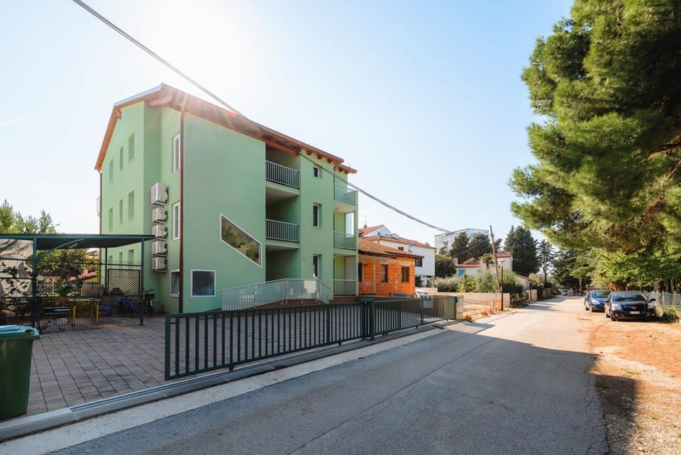 Malerisches Apartment nur 280 Meter zum Strand mit Grill, Klima, WiFi Apartment in Istria County