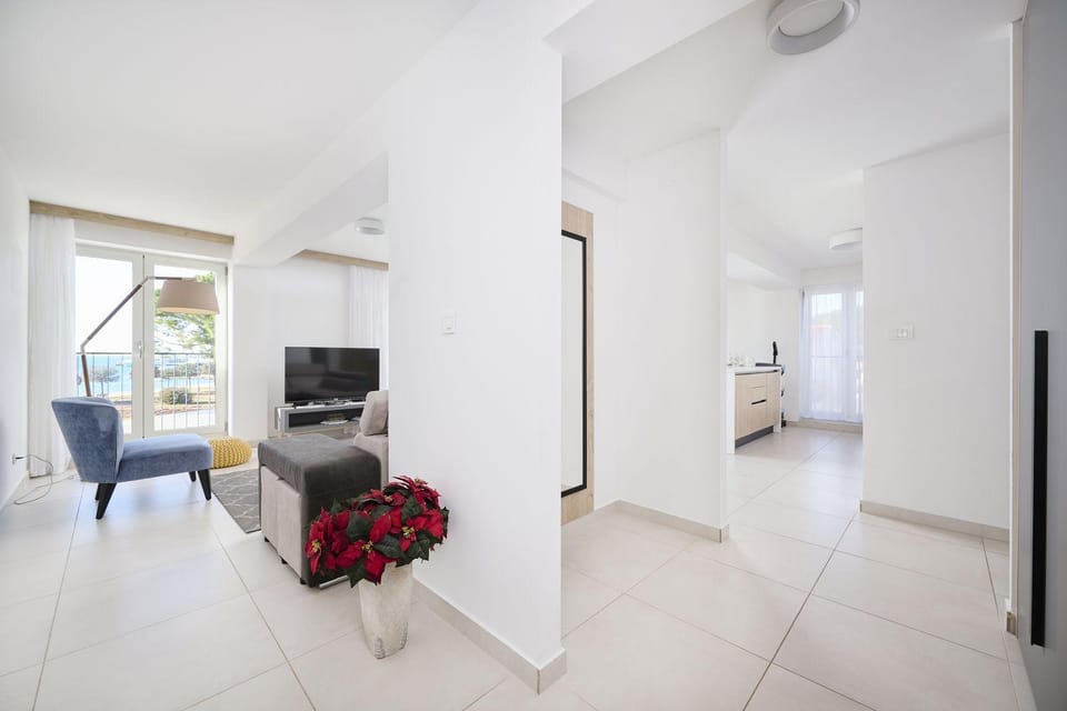 Luxusapartment mit Meerblick, Pool und Garage Apartment in Istria County