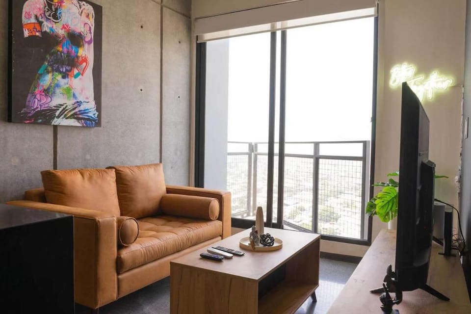 Modern & Stylish City Stay for 4 with Double Parking Apartment in Monterrey