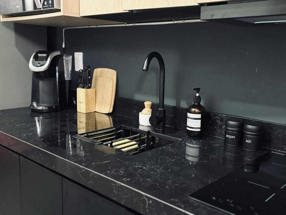 Modern & Stylish City Stay for 4 with Double Parking Apartment in Monterrey