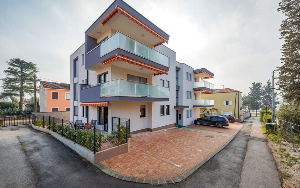 Beeindruckendes Apartment 550 Meter zum Strand mit toller Sonnenterrasse Apartment in Istria County