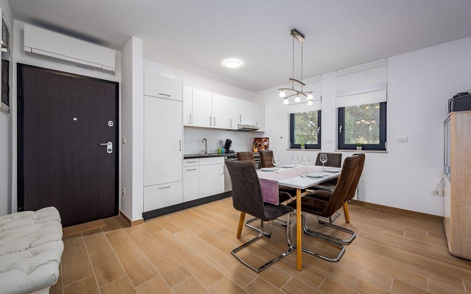Beeindruckendes Apartment 550 Meter zum Strand mit toller Sonnenterrasse Apartment in Istria County
