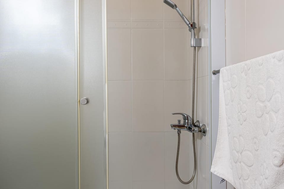 Shower, Bathroom, towels