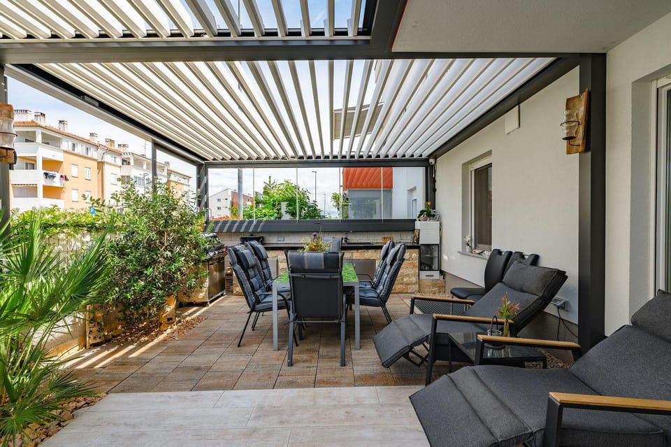 Hundefreundliches Apartment nur 150 Meter zum Strand mit Klima und Grill Apartment in Istria County