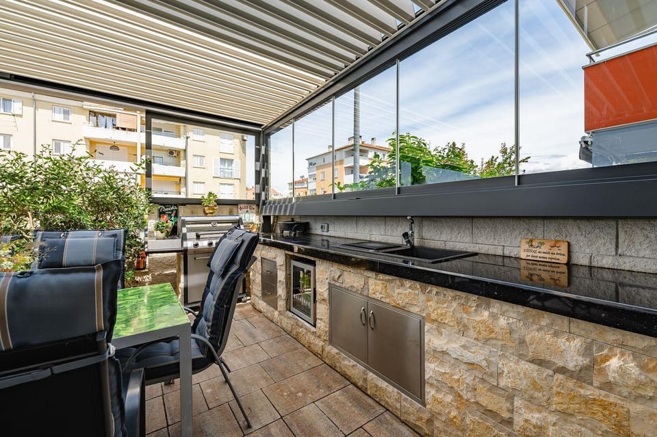 Hundefreundliches Apartment nur 150 Meter zum Strand mit Klima und Grill Apartment in Istria County