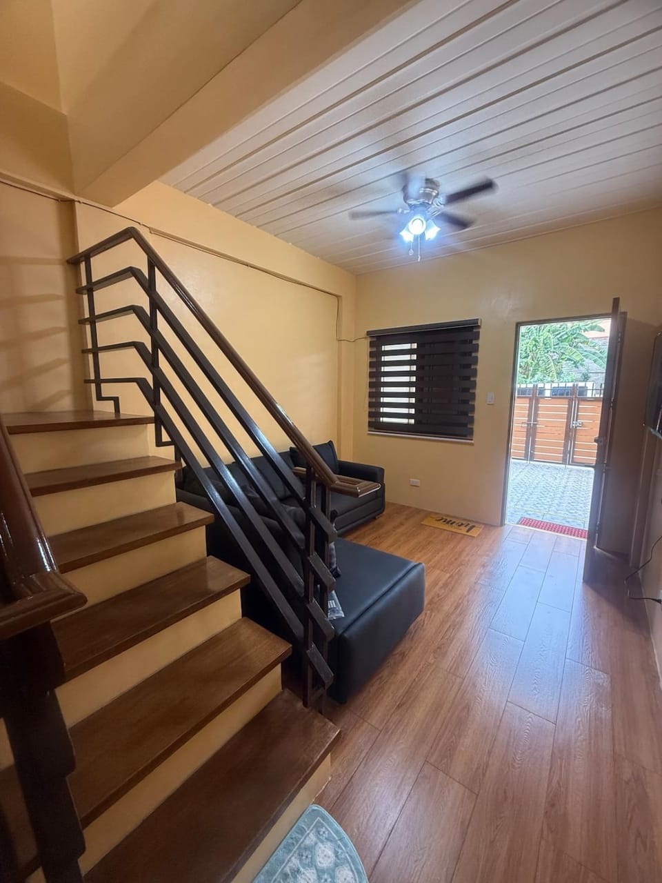 Apt101 Guest House Apartment in Las Pinas