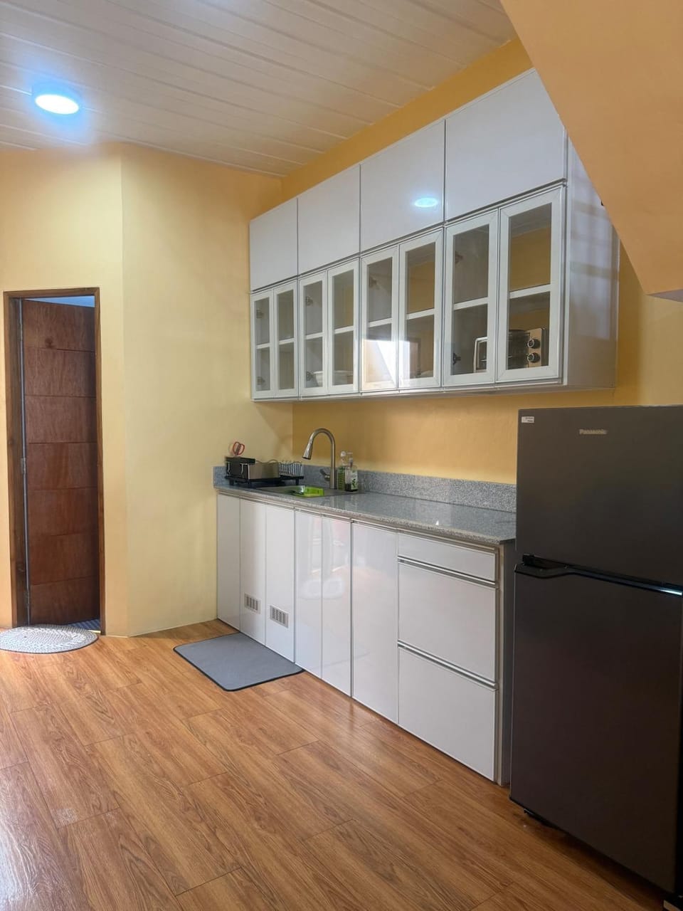 Apt101 Guest House Apartment in Las Pinas