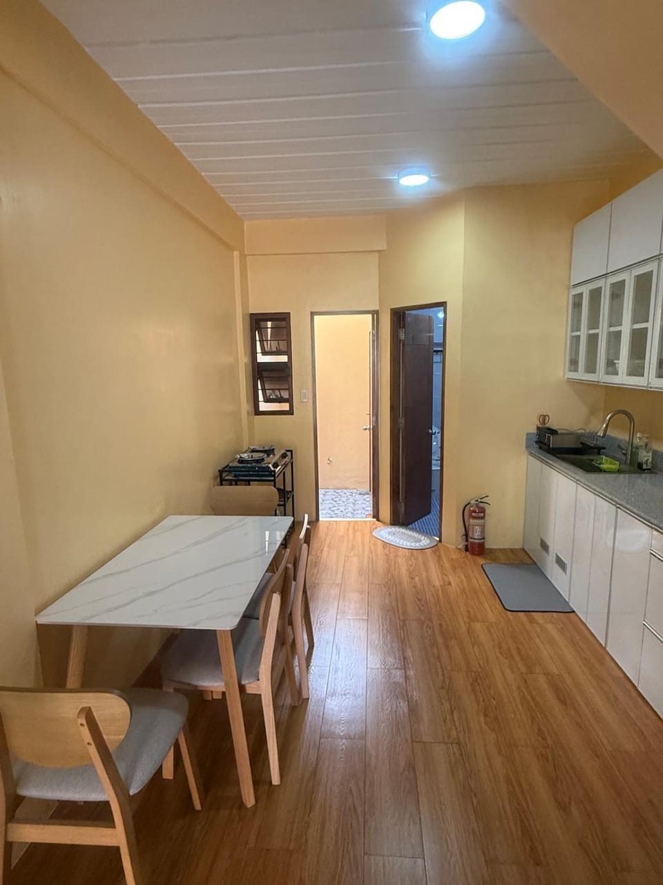 Apt101 Guest House Apartment in Las Pinas