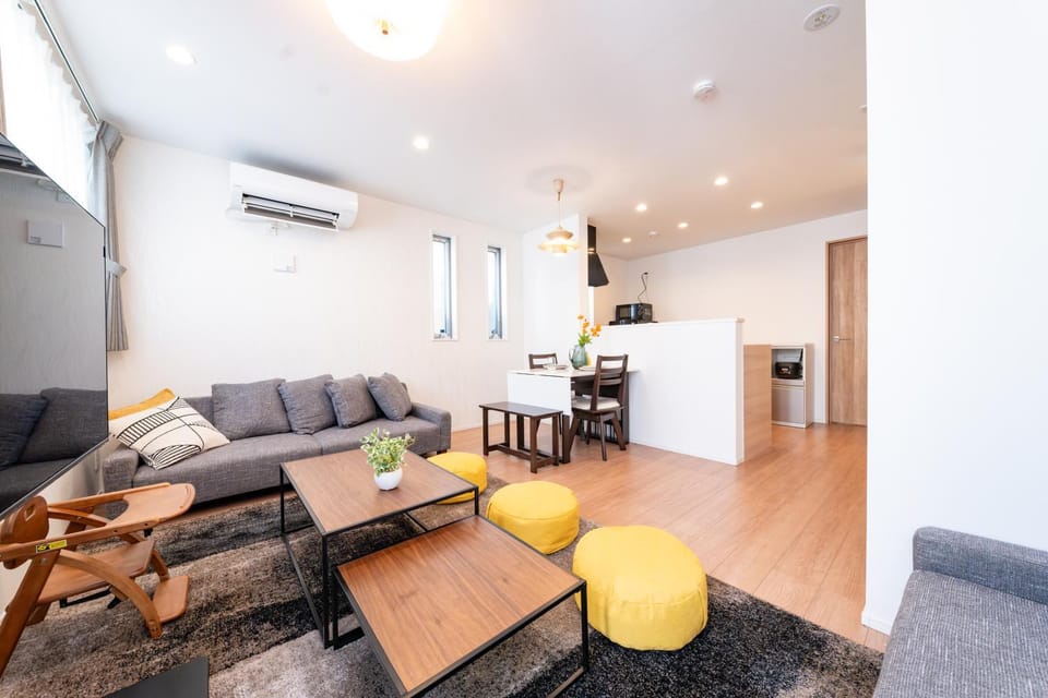 TV and multimedia, Living room, Dining area, air conditioner