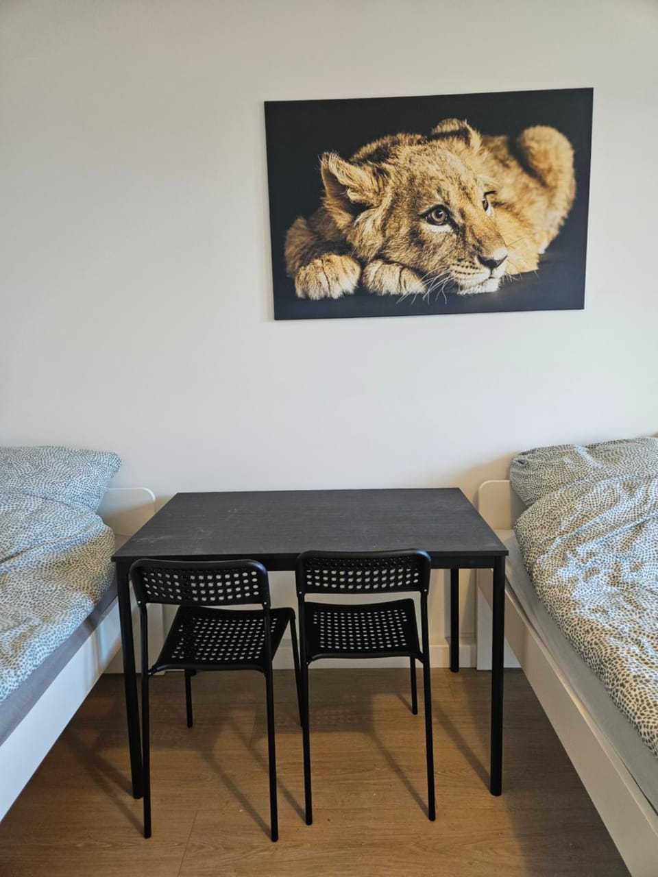 Photo of the whole room, Bedroom