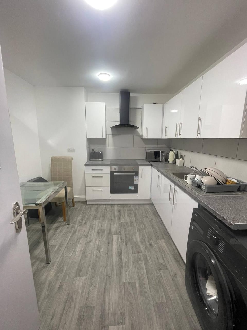 Restaurant/places to eat, laundry, washing machine, kitchen
