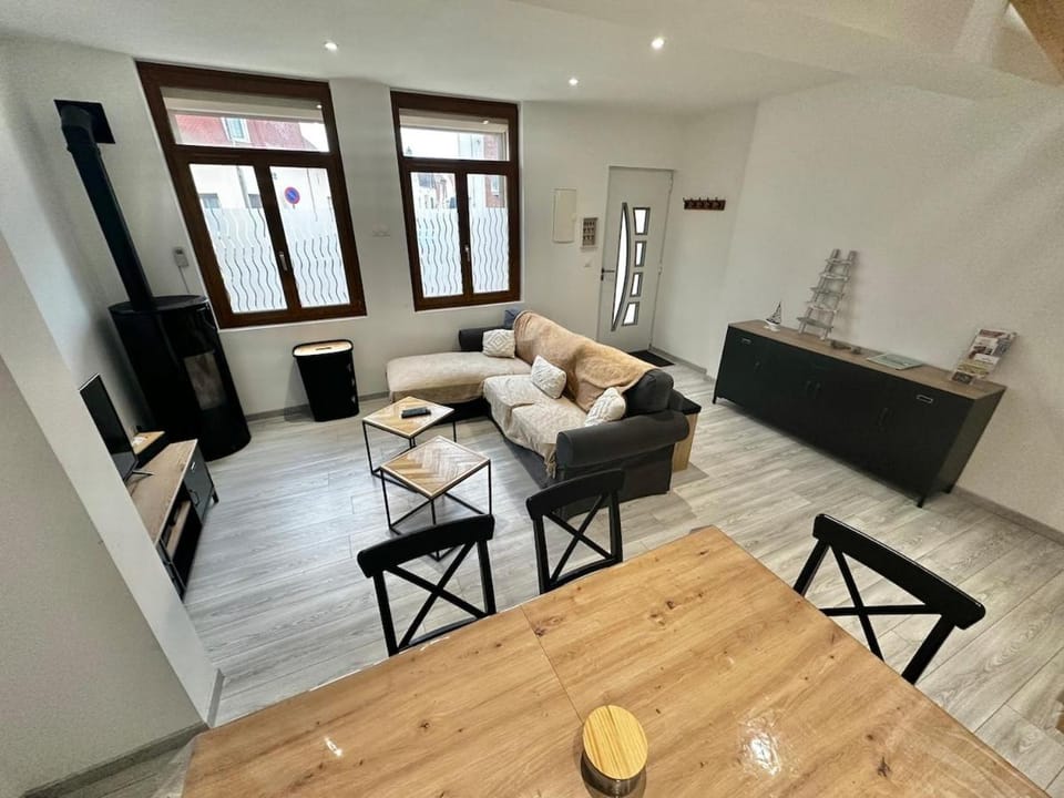 TV and multimedia, Living room, Dining area