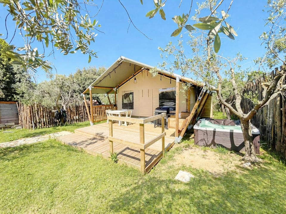 BBQ facilities, Hot Tub