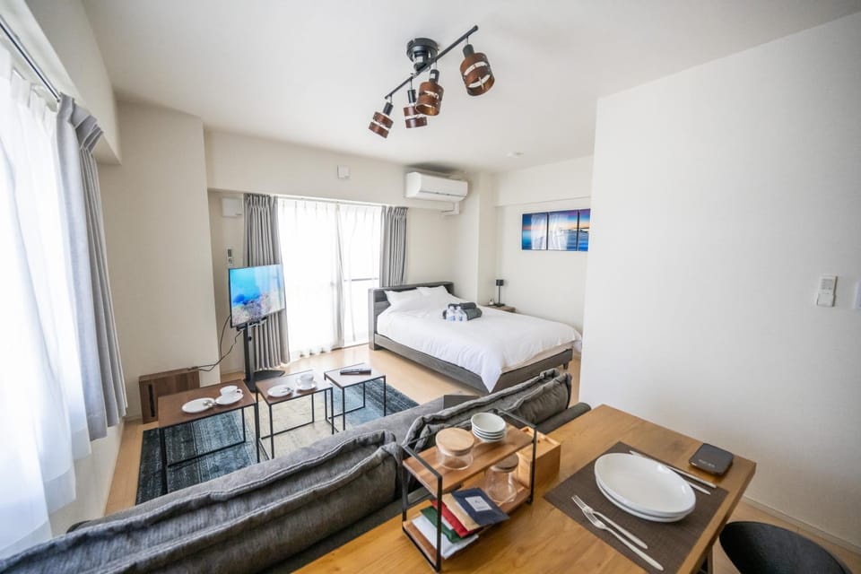 Bed, TV and multimedia, Living room, Photo of the whole room, Dining area, Bedroom, air conditioner