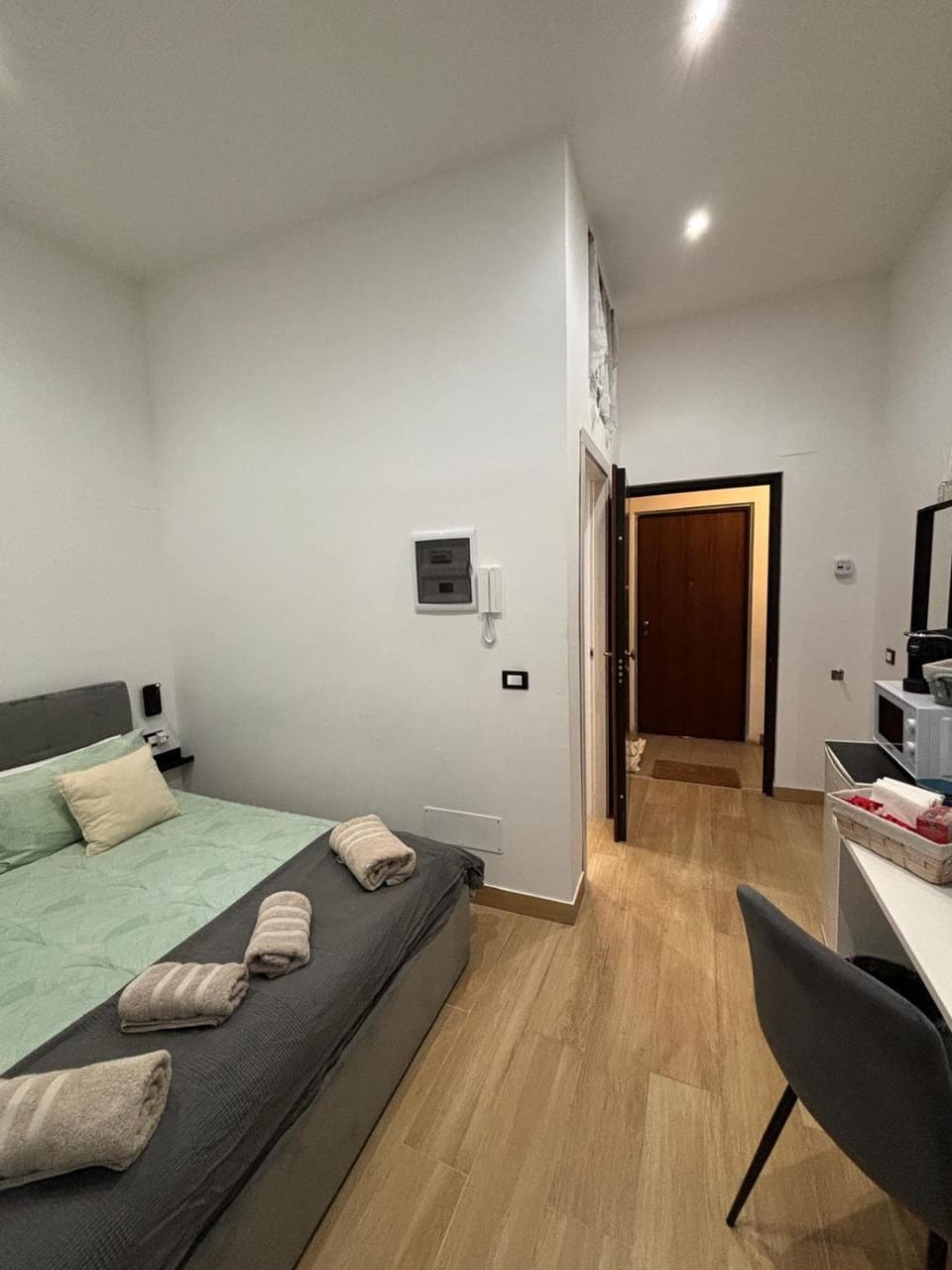 Plana Room Apartment in Milan