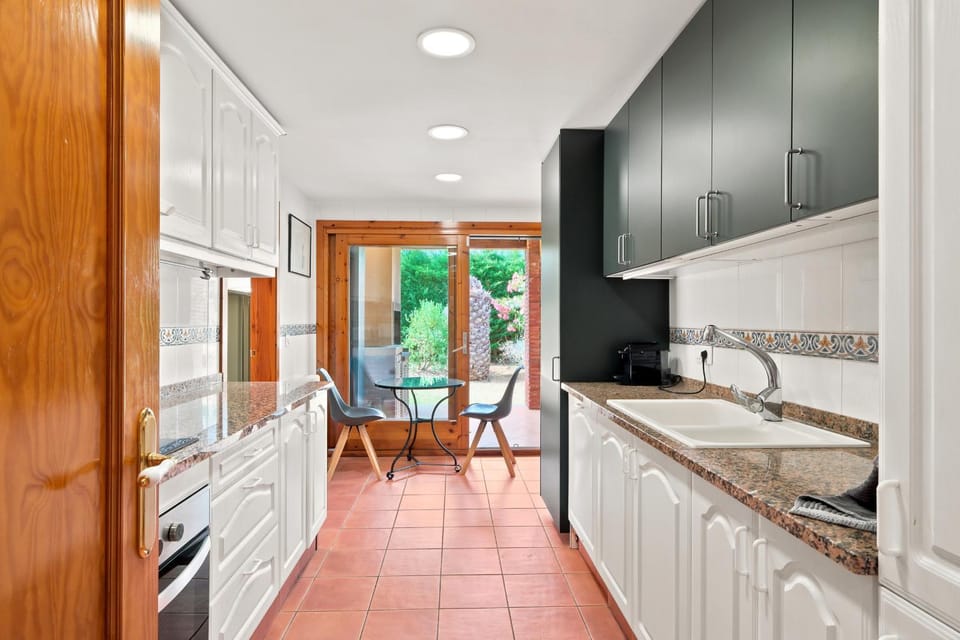 Kitchen or kitchenette, kitchen