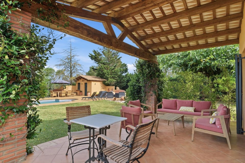 Property building, Balcony/Terrace, Swimming pool
