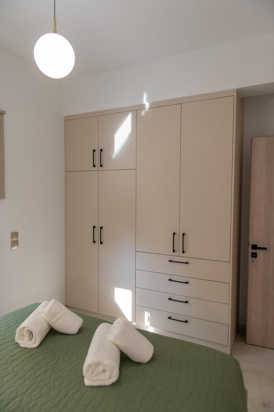 Bed, Bedroom, towels, wardrobe