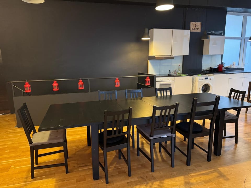 Kitchen or kitchenette, Living room, Seating area, Dining area