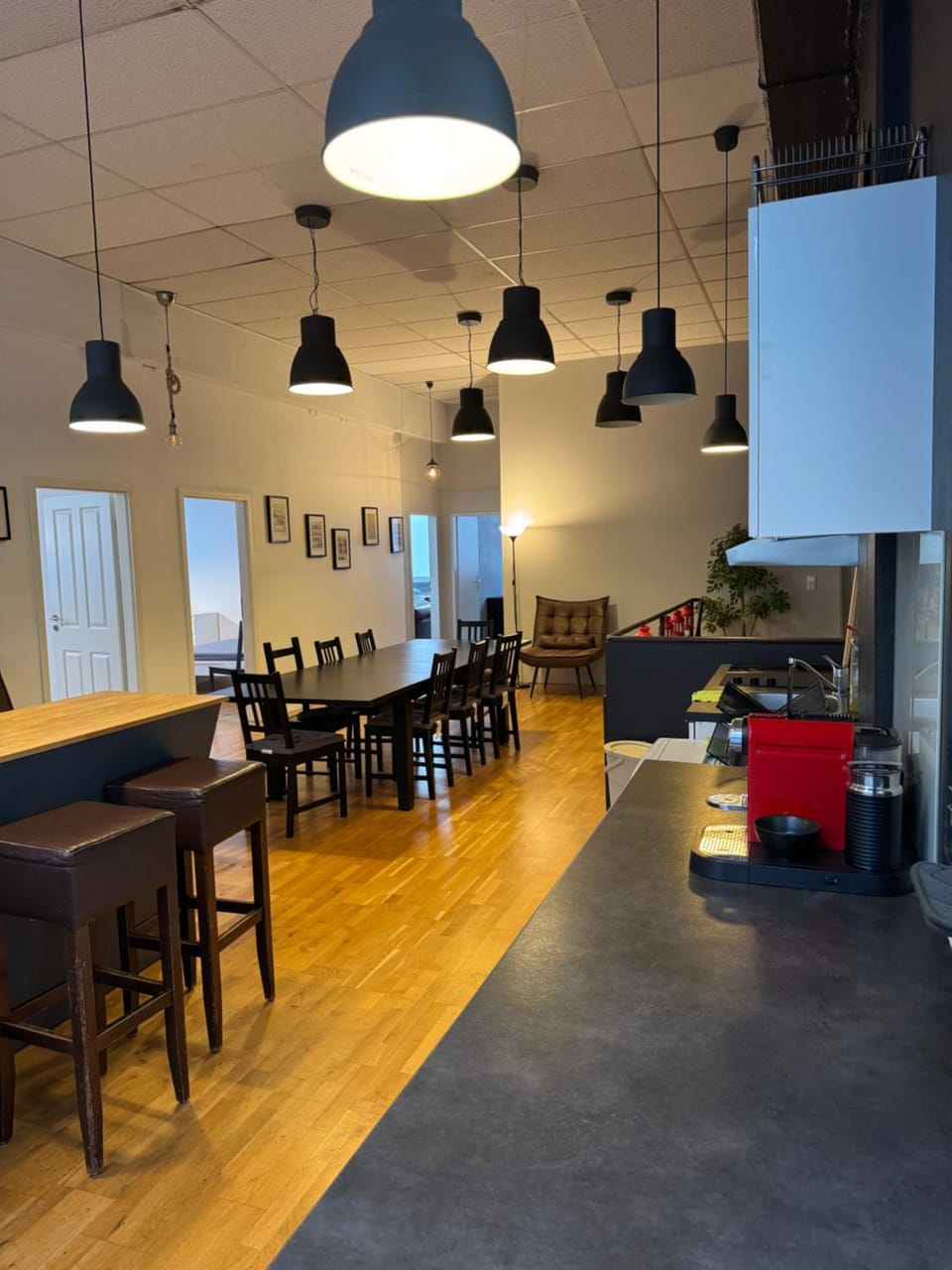 Kitchen or kitchenette, Living room, Seating area