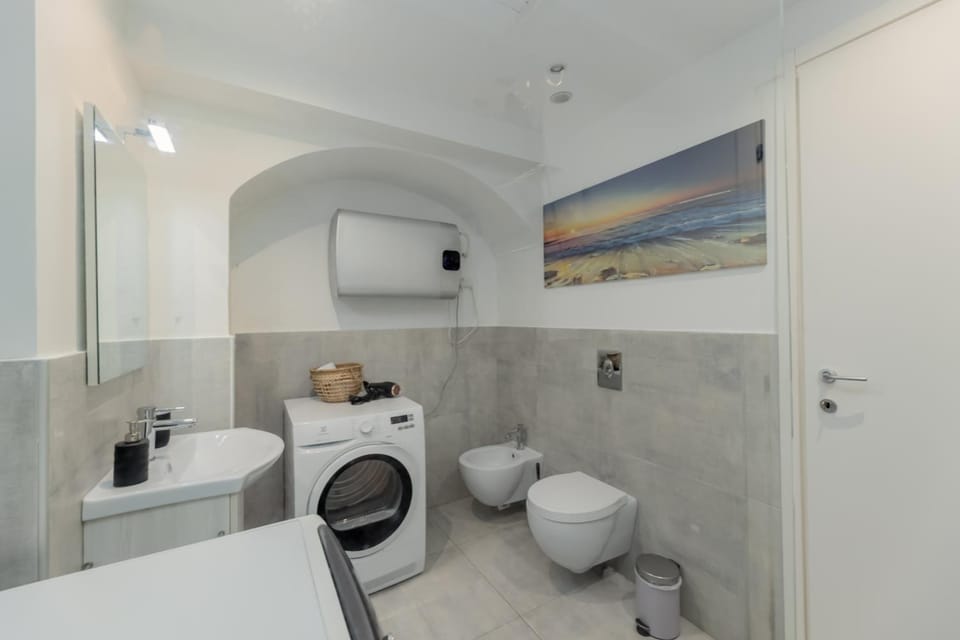 Toilet, Bathroom, Photo of the whole room, bidet, hair dryier, towels