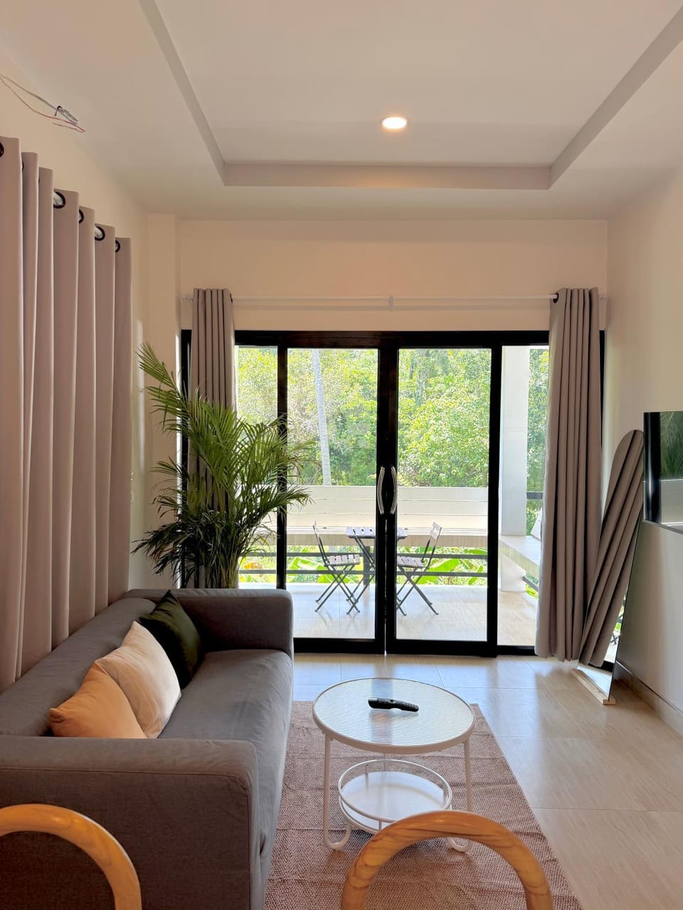 TV and multimedia, Living room, Seating area, Garden view
