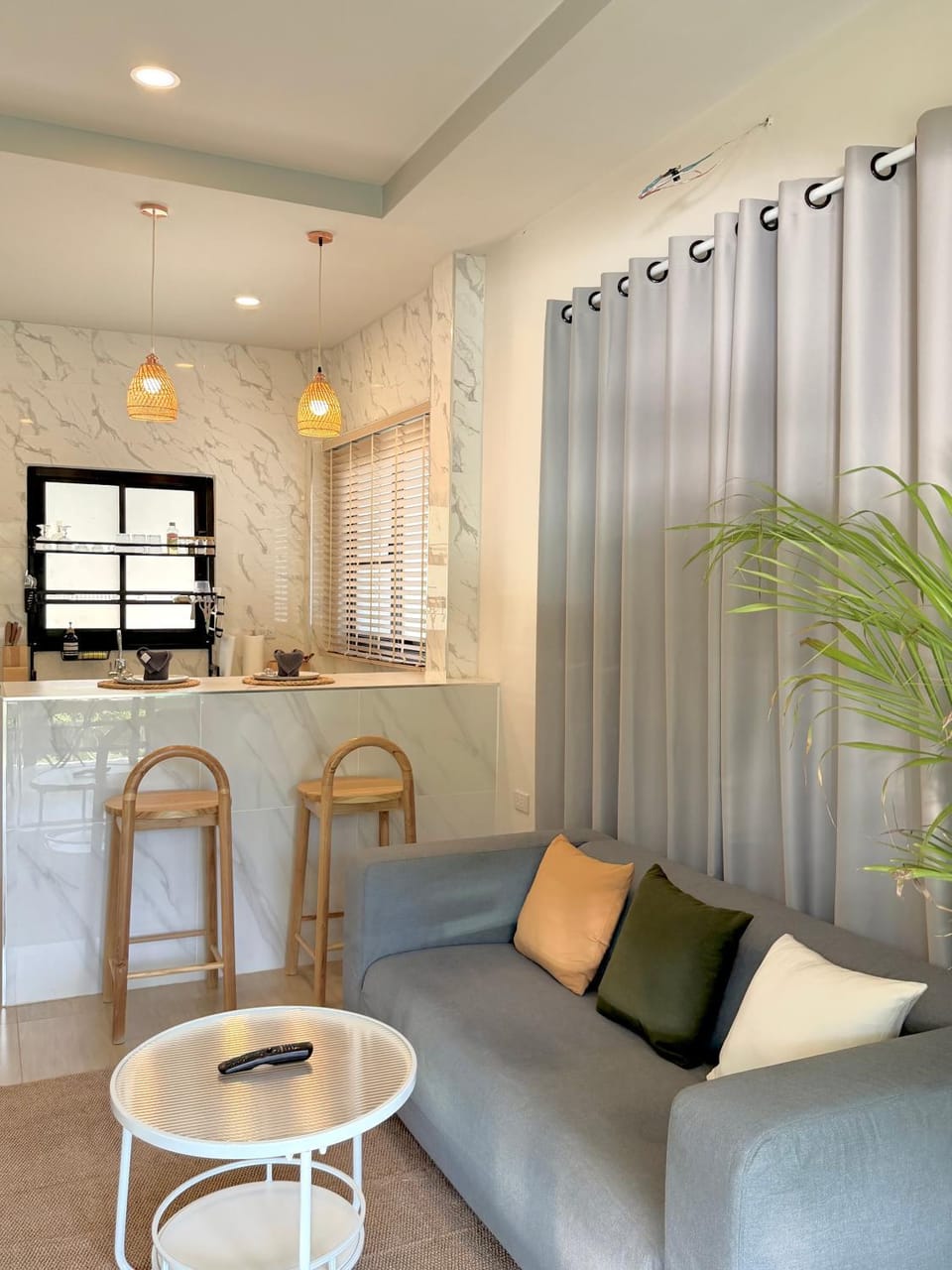 Kitchen or kitchenette, Living room, Seating area, Dining area