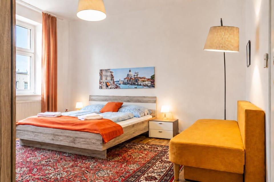 Bed, Seating area, Bedroom