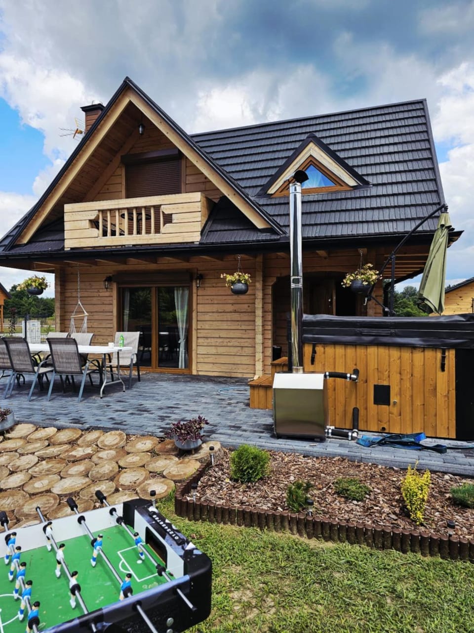 Property building, Patio, Spring, Day, Garden, Garden view