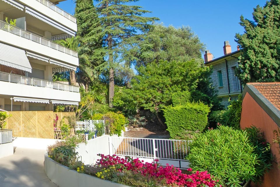 Property building, Spring, Day, Garden, Garden view