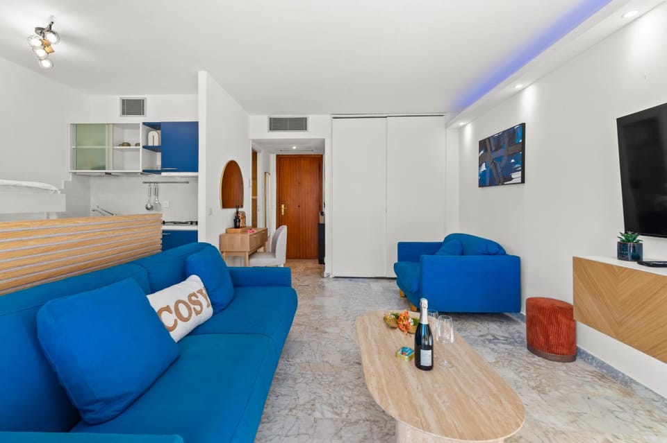 Communal lounge/ TV room, TV and multimedia, Kitchen or kitchenette, Living room, Seating area