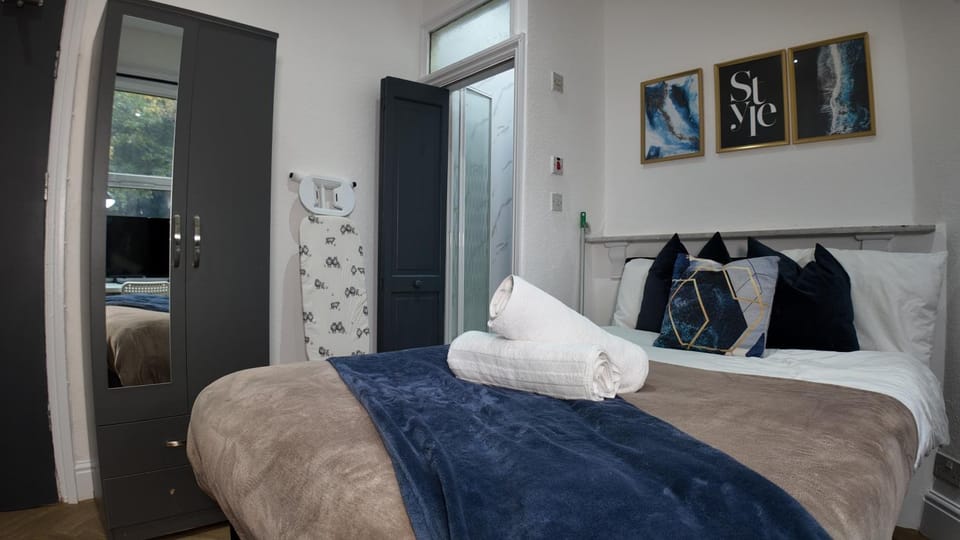 Stylish City Studio with Parking & Wi-Fi Apartment in Birmingham