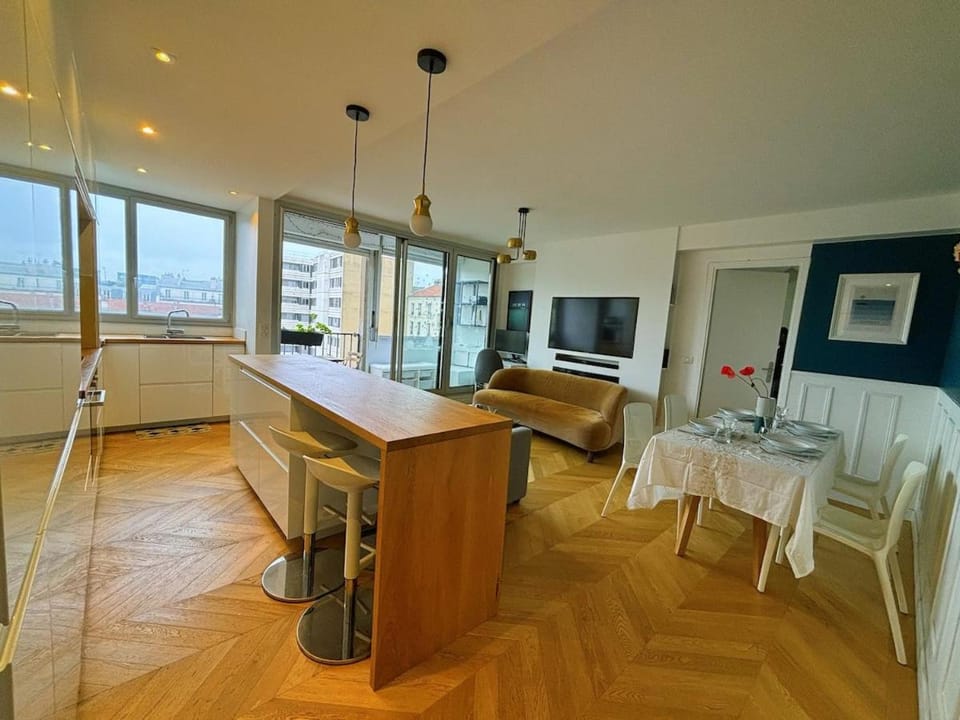 TV and multimedia, Dining area