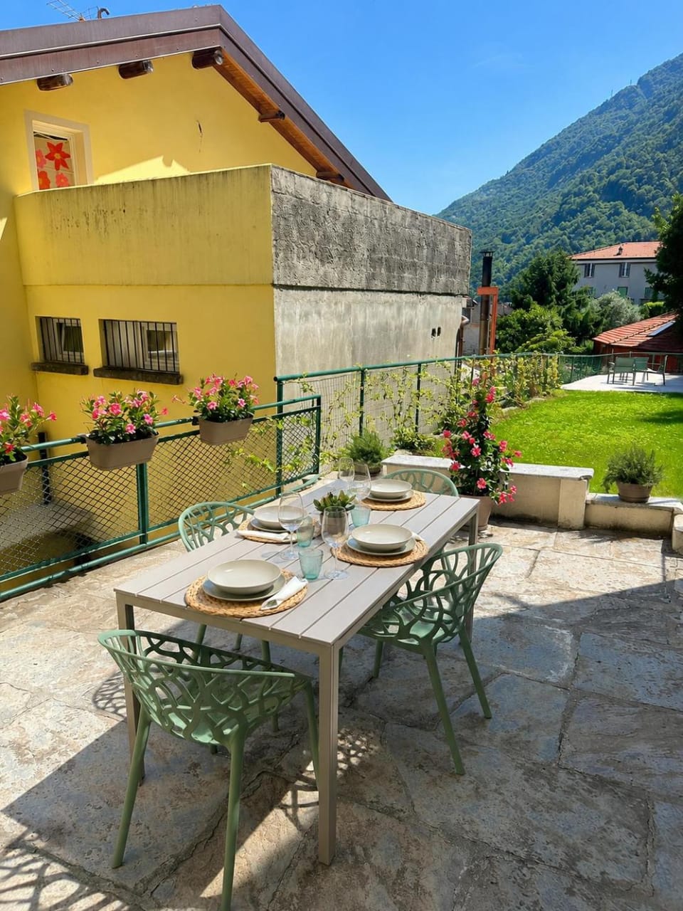 Garden, Balcony/Terrace, Lunch, Dinner