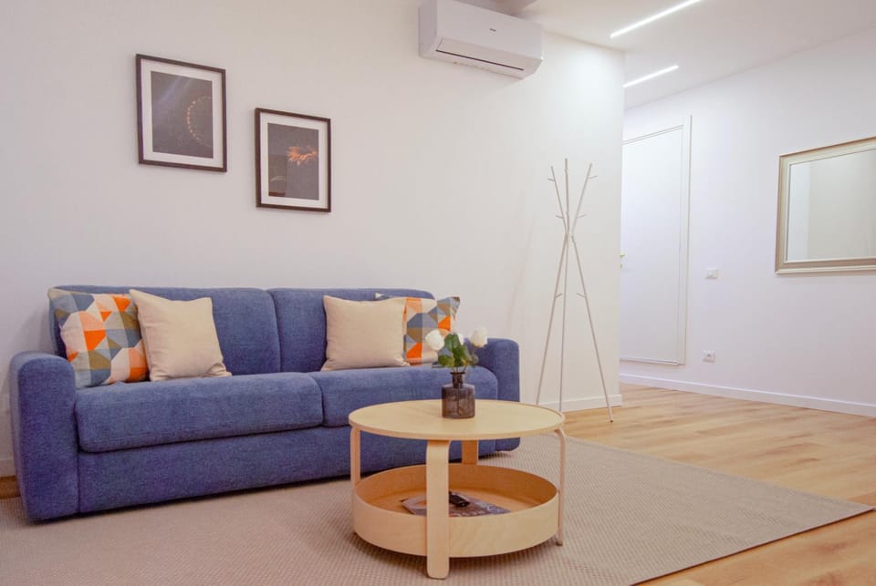 Living room, Seating area, air conditioner