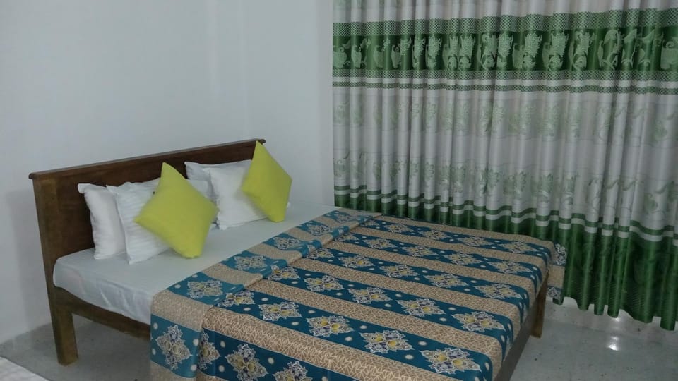Lake breeze family resort Bed and Breakfast in Sri Lanka