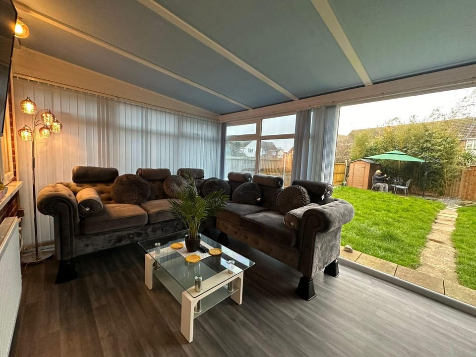 Day, Garden, Living room, Seating area, Garden view