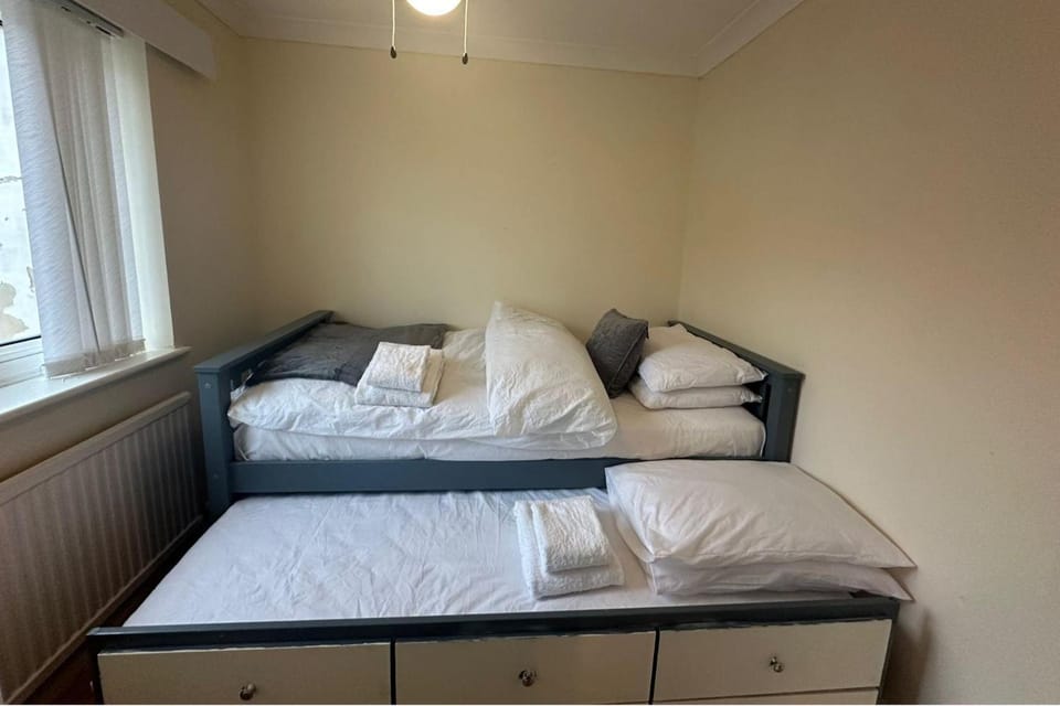 Bed, Photo of the whole room, Bedroom