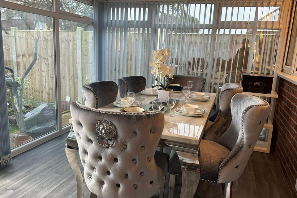 Living room, Seating area, Dining area