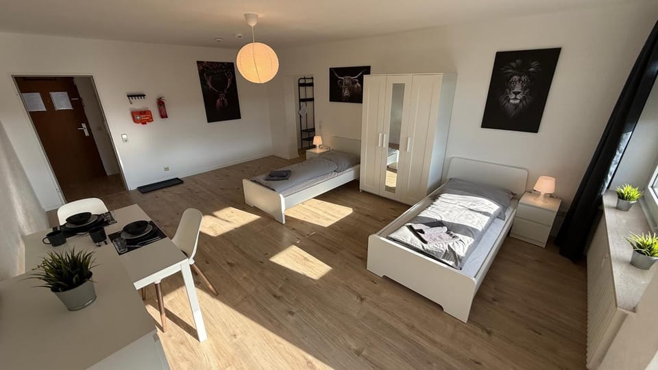 Bed, Photo of the whole room, Seating area, Dining area, Bedroom, towels