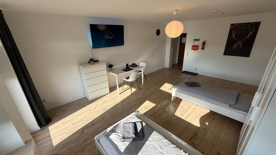 Bed, TV and multimedia, Photo of the whole room, Seating area, Dining area, Bedroom