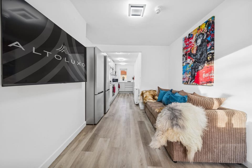 Modern & Cozy Private Double Room - Shared House by AltoLuxo Short Lets & Serviced Accommodation with Free WiFi & Parking Apartment in Bristol